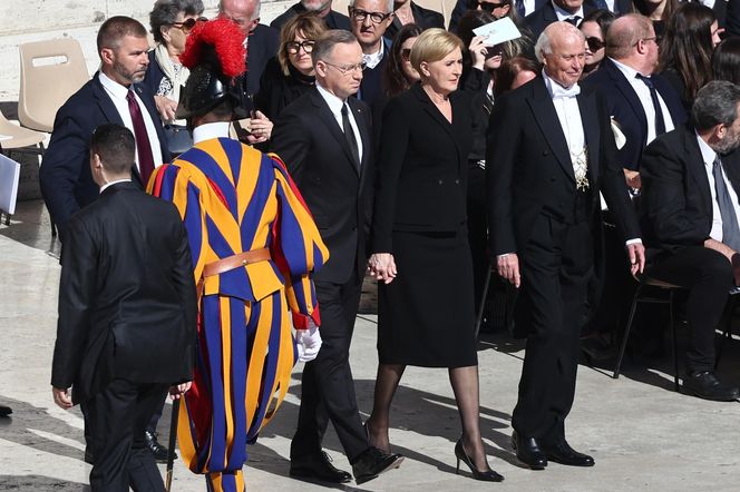 Co się stanie z kreacjami Agaty Dudy?