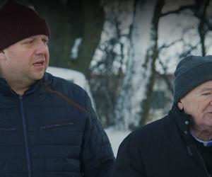 M jak miłość odc. 1721. Ksiądz proboszcz (Maciej Damięcki), Tadeusz (Bartłomiej Nowosielski)