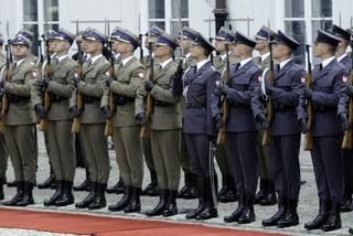 Defilada wojskowa w Warszawie 15.08.2015 = obchody Święta Wojska Polskiego. Polskie wojsko jest HARD?