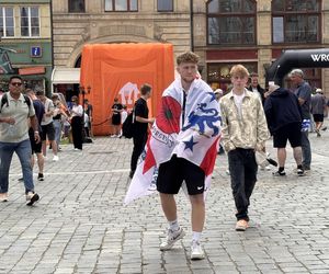 Wrocław żyje finałem Ligi Konferencji Europy. Kibice Betisu i Chelsea już w strefach kibica!