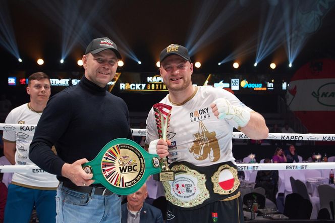 Karol Nawrocki i bokserzy