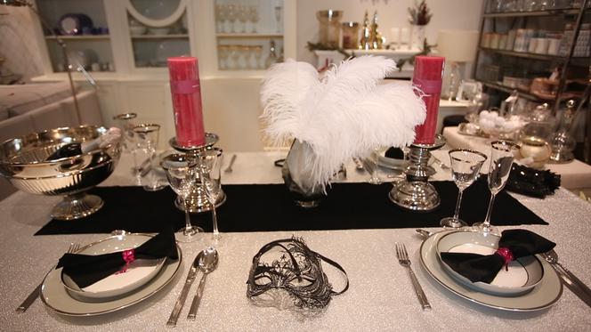 Dekoracja stołu na karnawał w kolorze srebrnym