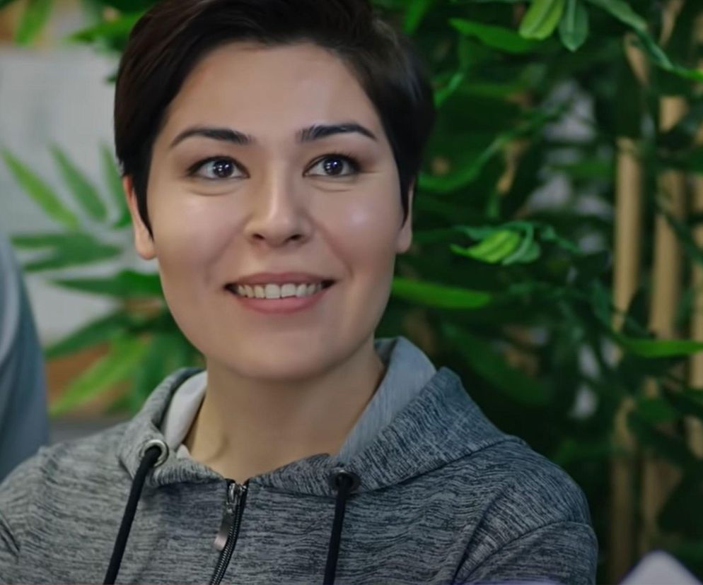 Czarna z telenoweli Emanet prywatnie 