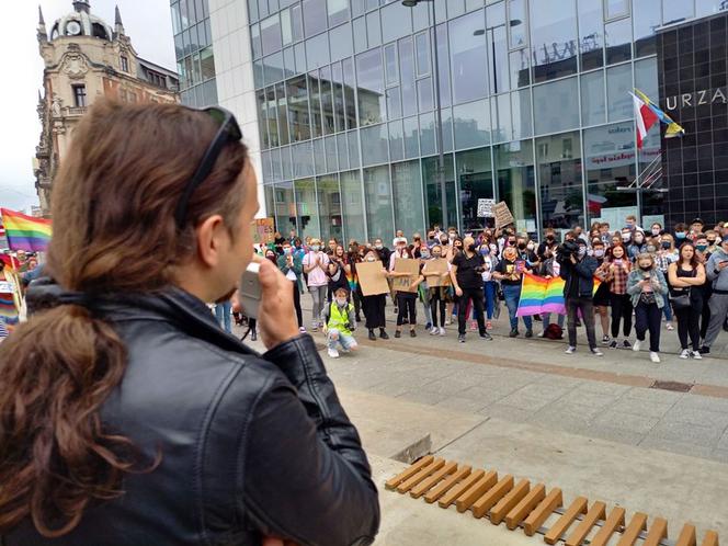 Katowice: Tłumy na proteście społeczności LGBT. "Ludzie to nie ideologia!" 