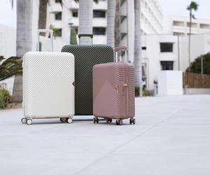 Podróżuj w wielkim stylu: niezawodne walizki od dla każdego globtrotera!