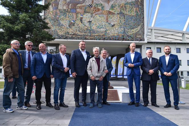 Gerard Cieślik, legenda Ruchu Chorzów ma swój pomnik. Pod Stadionem Śląskim