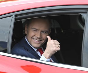 Jakimi samochodami jeżdżą kandydaci na prezydenta 2025? Sprawdziliśmy, co stoi w ich garażach!