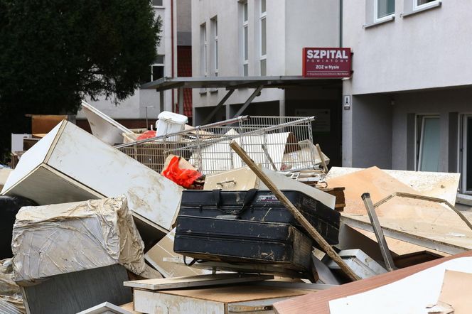 Dramat w szpitalach i przychodniach po powodzi. Zalane budynki, ewakuacja pacjentów. Raport Ministerstwa Zdrowia