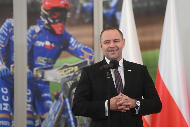 Prezydent RP Karol Nawrocki oraz indywidualny i drużynowy mistrz świata na żużlu Bartosz Zmarzlik