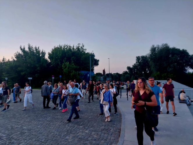 Magiczna Noc Świętojańska w Starym Fordonie. Spacer pod gwiazdami przyciągnął bydgoszczan i turystów