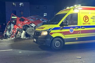 Tragiczny wypadek na DK7. Wóz strażacki zderzył się z osobówką