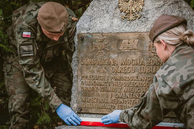 Terytorialsi z 2 LBOT w Zaduszki pamiętają o poległych żołnierzach