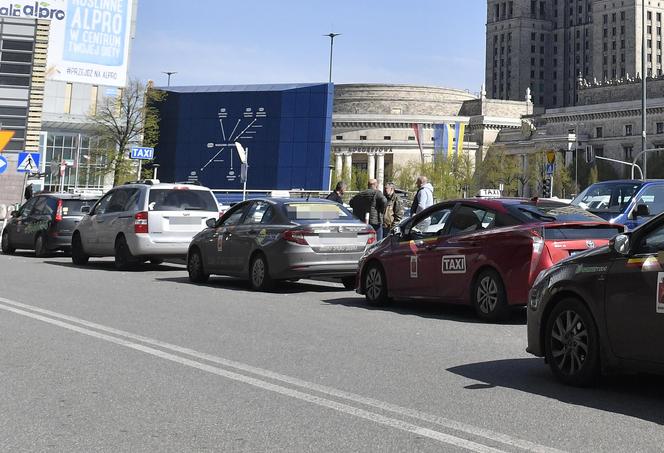 Bunt taksówkarzy w Warszawie. Chcą nawet 18 zł za kilometr