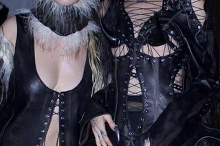 Luna zadebiutowała w roli modelki. Zaprezentowała się na wybiegu w Paryżu