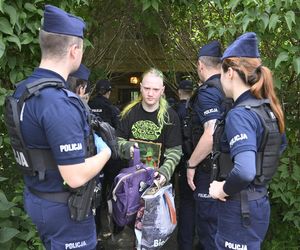 Policja na Osiedlu Przyjaźń w Warszawie 