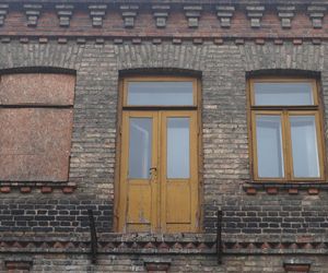 Opuszczona zabytkowa kamienica przy ul. Sienkiewicza w Białymstoku