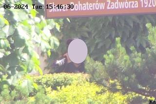 Strażnicy miejscy walczą z pijącymi „pod chmurką”. Tytuły wpisów mundurowych robią furorę!