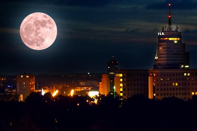 Różowy Księżyc rozświetli niebo nad Bydgoszczą