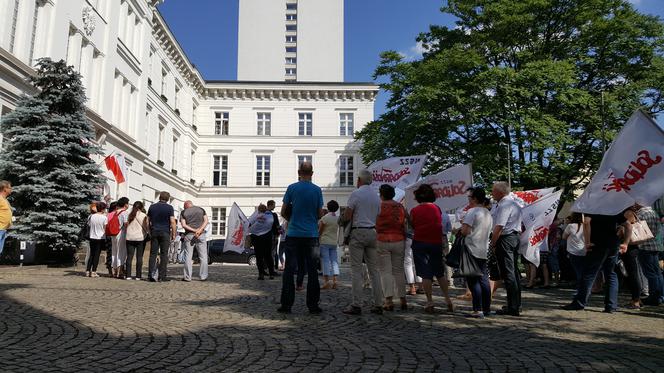 Protest budżetówki z Solidarności w Bydgoszczy [ZDJĘCIA]