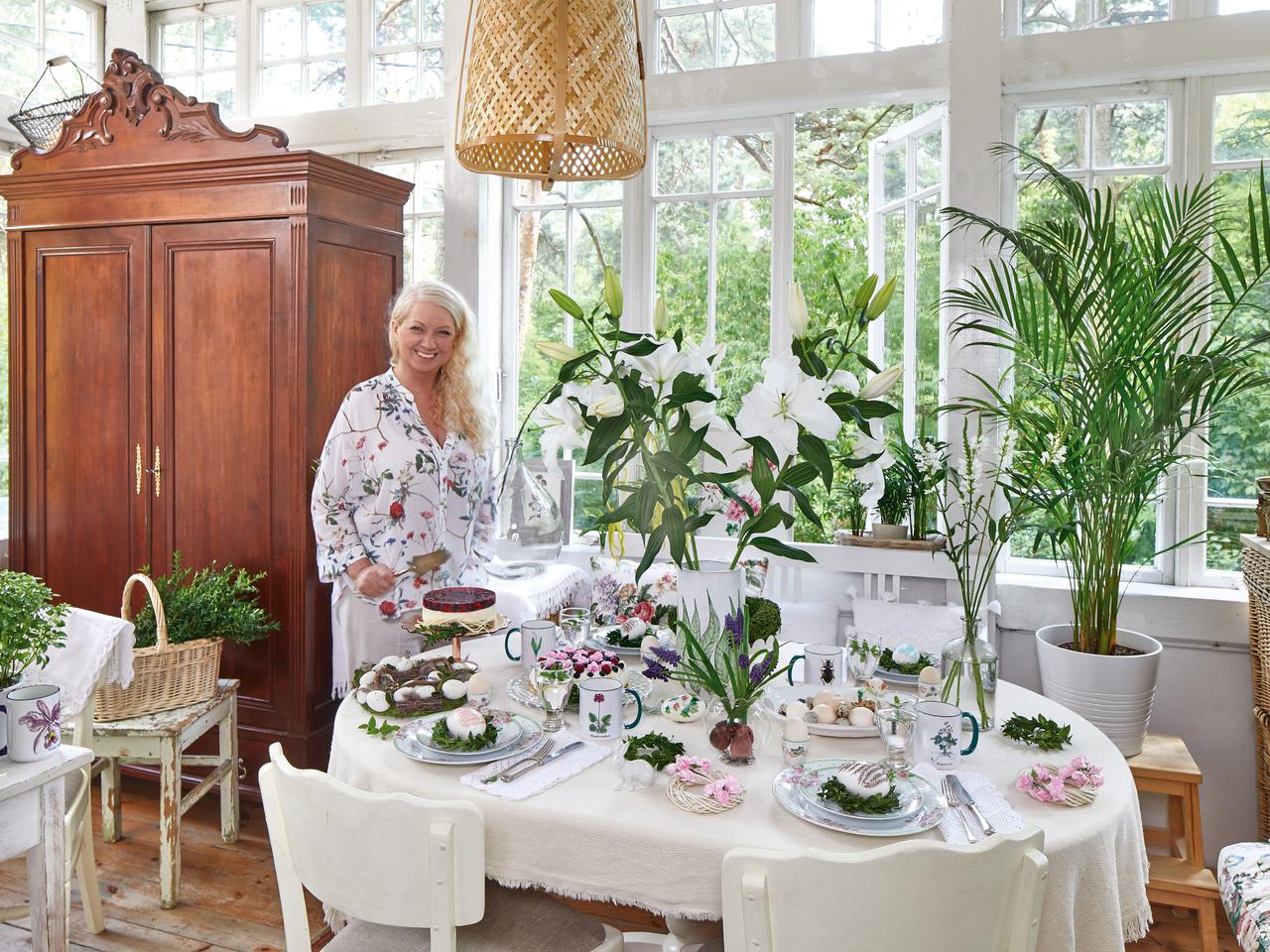 Ozdabiamy ceramiczny kubek – malowanie naczynia krok po kroku