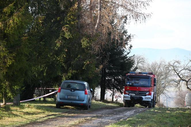 Podcięli im gardła i spalili?