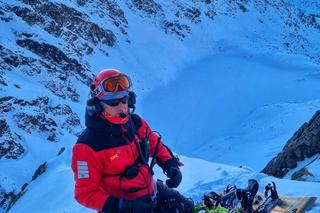 Snowboardzista utknął wysoko w górach. TOPR użył śmigłowca w akcji ratunkowej