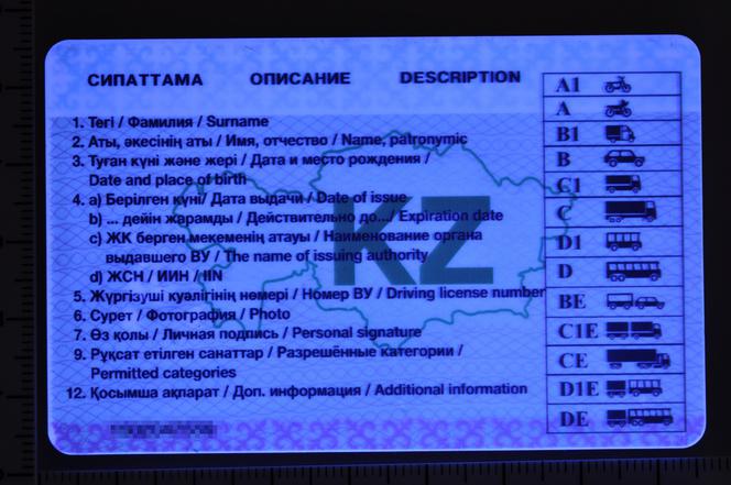 Podejrzane pojazdy oraz fałszywe dokumenty na granicy w Krościenku