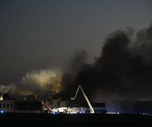 Pożar akumulatorowni na poddaszu zakładu przetwórstwa drobiu w Kawle