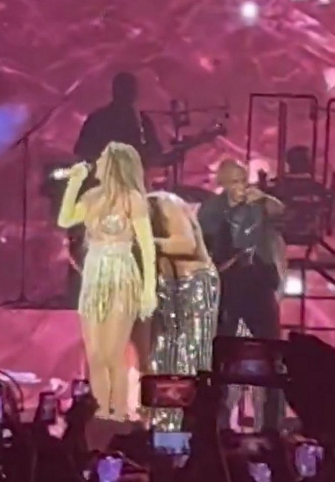 Jennifer Lopez nie nosi bielizny?! Tym razem na szczęście miała…