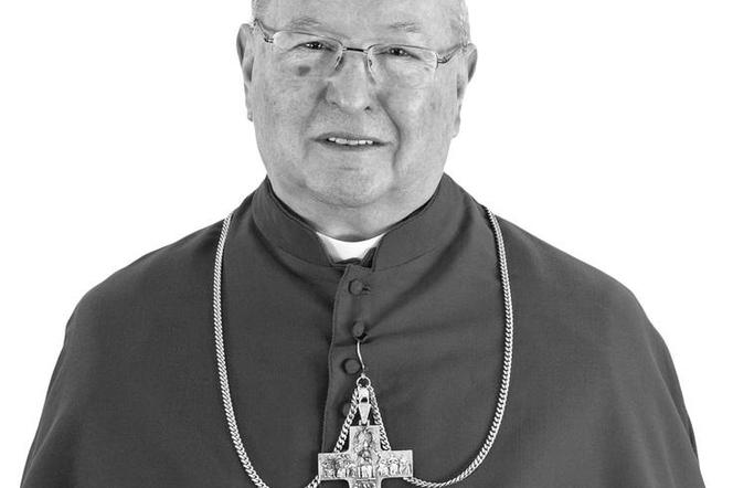 biskup senior Piotr Krupa