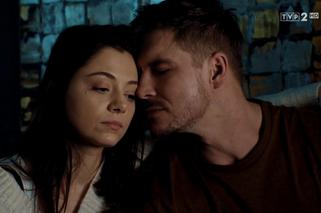 	M jak miłość, odc. 1510: Iza (Adriana Kalska), Marcin (Mikołaj Roznerski)