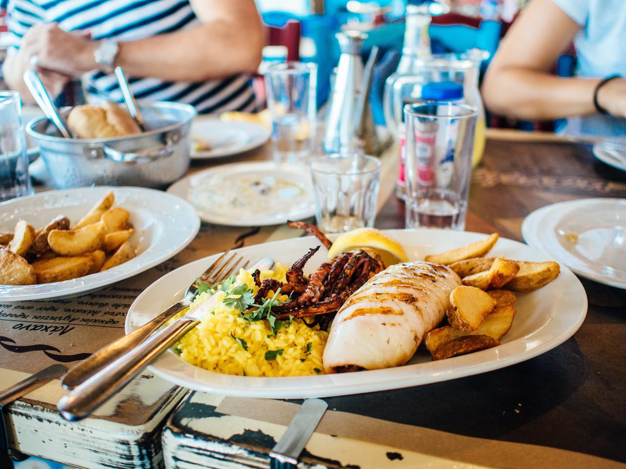 Tak restauracje oszukują klientów! UOKiK przeprowadził kontrole w turystycznych miejscowościach