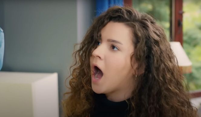 Zeynep przymierzy suknię ślubną, a Ege oszaleje na jej widok.