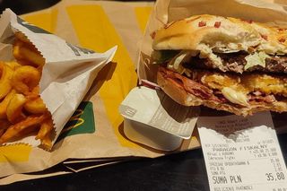 Zjadłam Burgera Drwala w Polsce i w Czechach. U nas królują kurki. A tam? Tego się nie spodziewaliście!