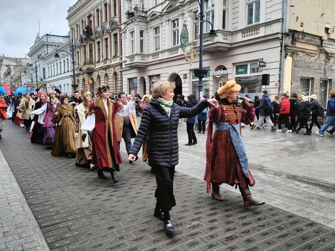 Polonez dla Łodzi. Setki łodzian we wspólnym tańcu [ZDJĘCIA]