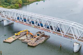 Most kolejowy nad Regalicą