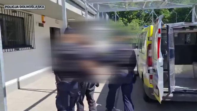 Jelenia Góra. 51-latka uciekła po uwięzieniu w pustostanie. Była wielokrotnie bita przez 40-latka.