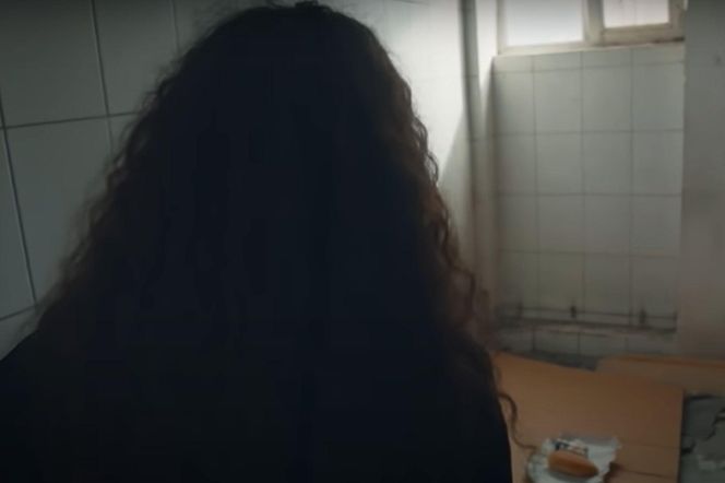 Kiedy dotrze do pomieszczenia, gdzie trzymają Yusufa, chłopca tam nie będzie! 