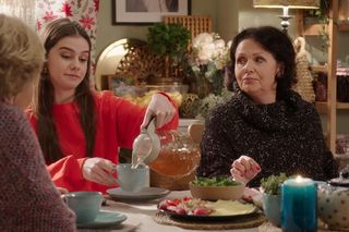 	M jak miłość. Basia (Karina Woźniak), Barbara (Teresa Lipowska), Marysia (Małgorzata Pieńkowska)