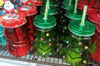 Kraków. W ostatnich dniach wakacji w sklepach już pojawiły się ozdoby bożonardozeniowe 