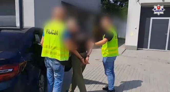 Ruszył z szablą na policjantów! Miał też granaty