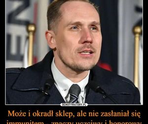 Poseł Konrad Berkowicz ujęty w sklepie IKEA. Internauci mają używanie. Najlepsze MEMY