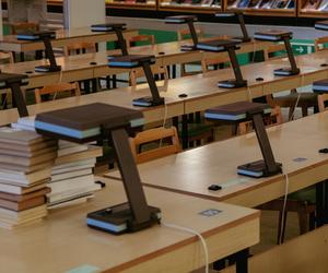 Biblioteka Uniwersytetu Opolskiego - zdjęcia. Zobacz zachowane wnętrza z lat 70.