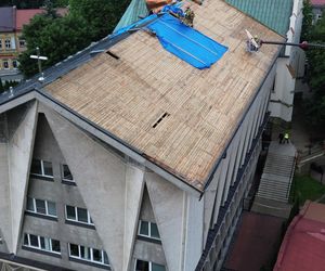 Burza zerwała dach kościoła w Brzesku! Chwile grozy podczas nabożeństwa