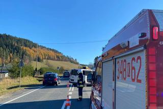 Roztoka Wielka. Osobówka wylądowała w rowie po zderzeniu z busem. Trzy osoby w szpitalu