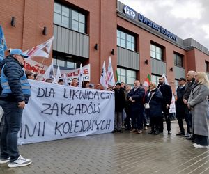 Pracownicy Zakładu Linii Kolejowych pikietowali w Siedlcach! Poparli ich siedleccy radni