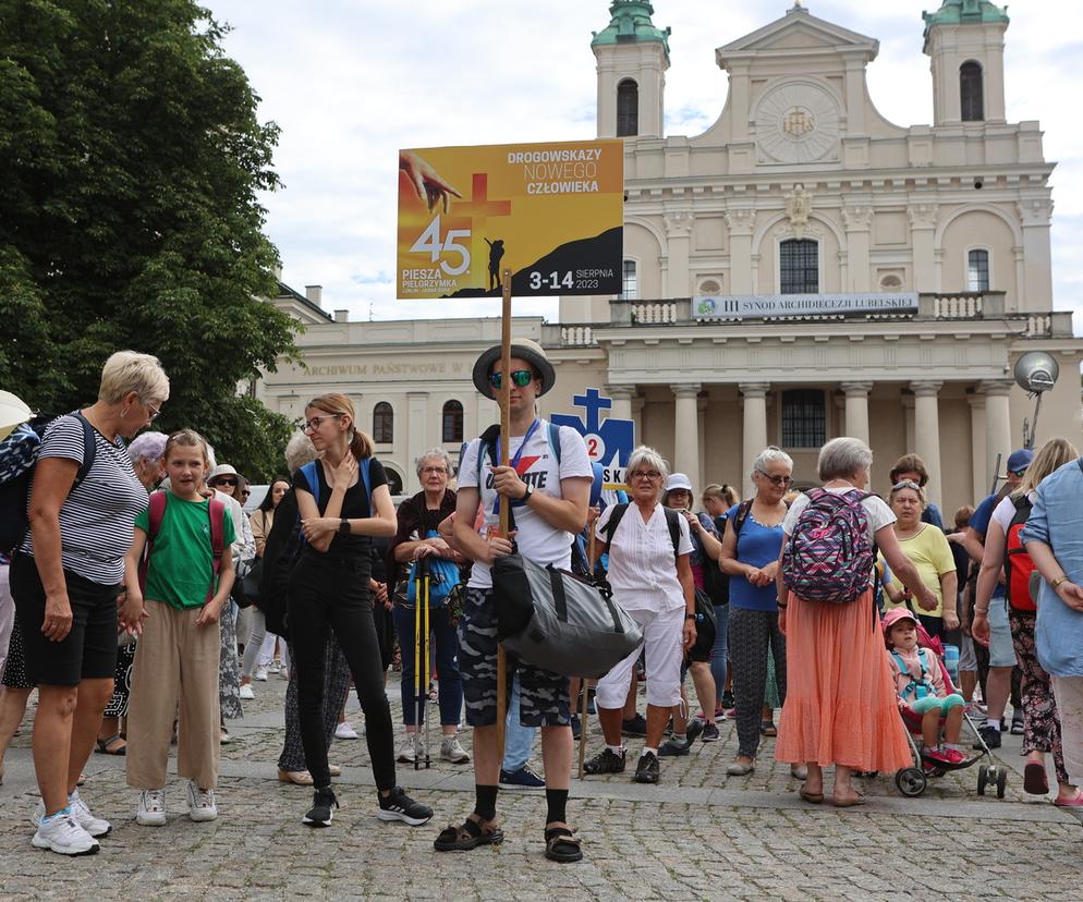 Pątnicy ruszyli na szlak! Z Lublina wyruszyła Lubelska Piesza Pielgrzymka na Jasną Górę 2023