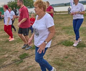 Siedlczanie chętnie korzystali z bezpłatnych badań, porad specjalistów i aktywności na świeżym powietrzu nad zalewem podczas Pikniku dla serca