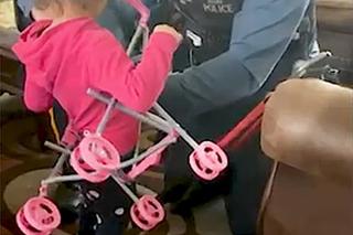 Uratowali dziecko z wózka