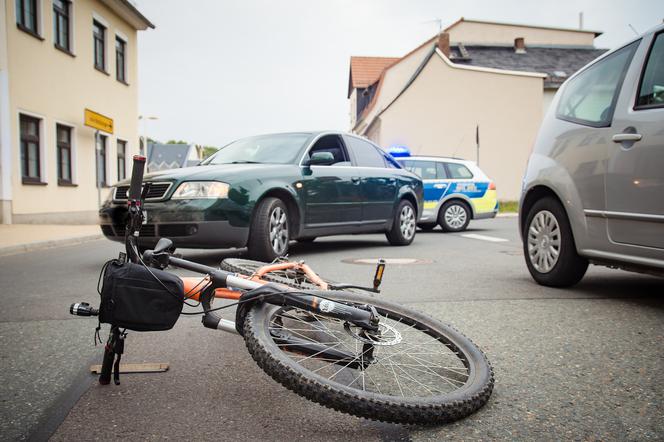 Płock. Pijana jak bela rowerzystka wjechała prosto pod tira! Makabra na Popłacińskiej